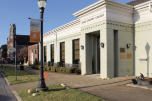 The exterior of the Giles County Public Library