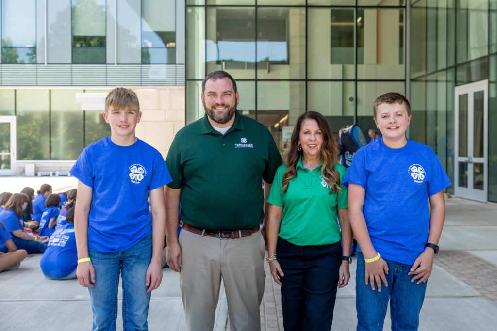 Ryan Hensley and Jamie Harris Group photo with students during 4-H Electric Camp on June 24, 2026. Photo by Raffe Lazarian / UTIA